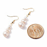 Fashionable earrings with three pearls