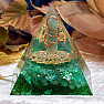 Orgonite aventurine pyramid with aventurine crystal