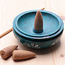 Stand Blue bowl with flowers on incense sticks